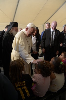 Papa Francesco, Bartolomeo I e Ieronymos II al Mòria refugee camp (Lesbo, 16 aprile 2016)