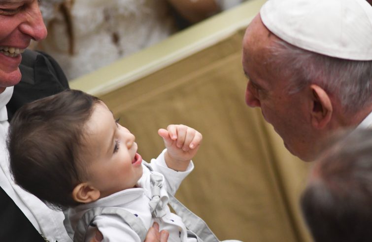 Papa Francesco: udienza, chiedere la data del proprio battesimo e fissarla  sempre nel cuore