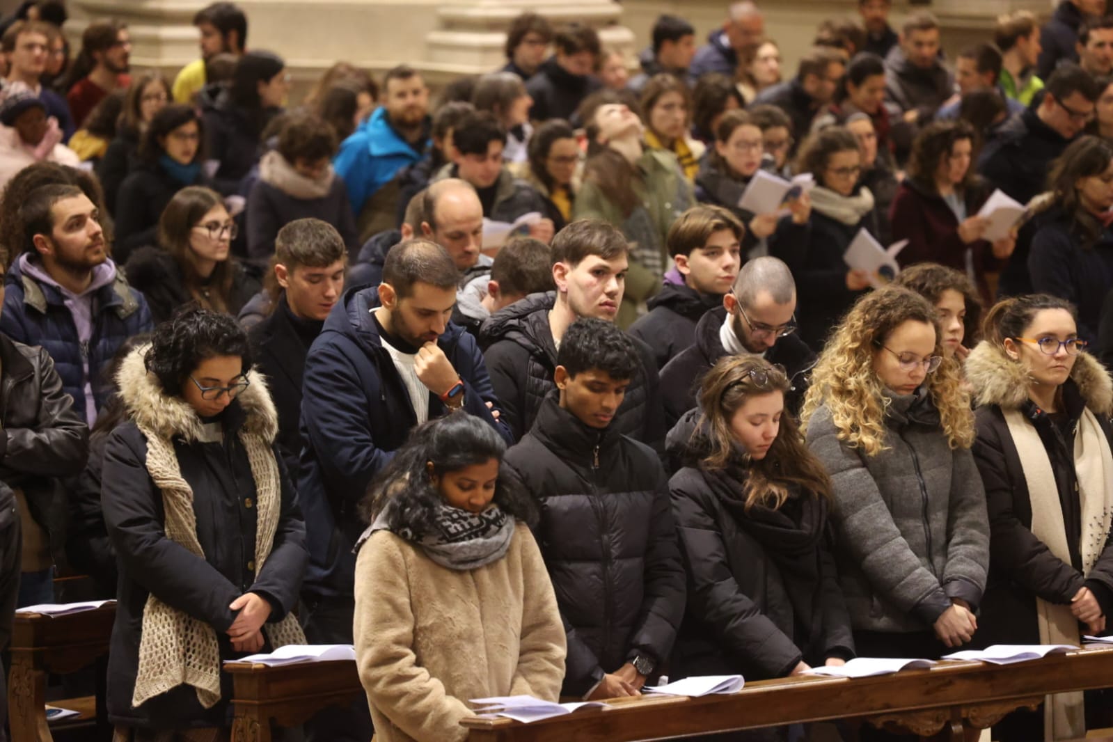 Diocesi: Treviso, 400 giovani in cattedrale con il vescovo Tomasi per il  primo incontro della Scuola di preghiera “Lampada ai miei passi” - AgenSIR