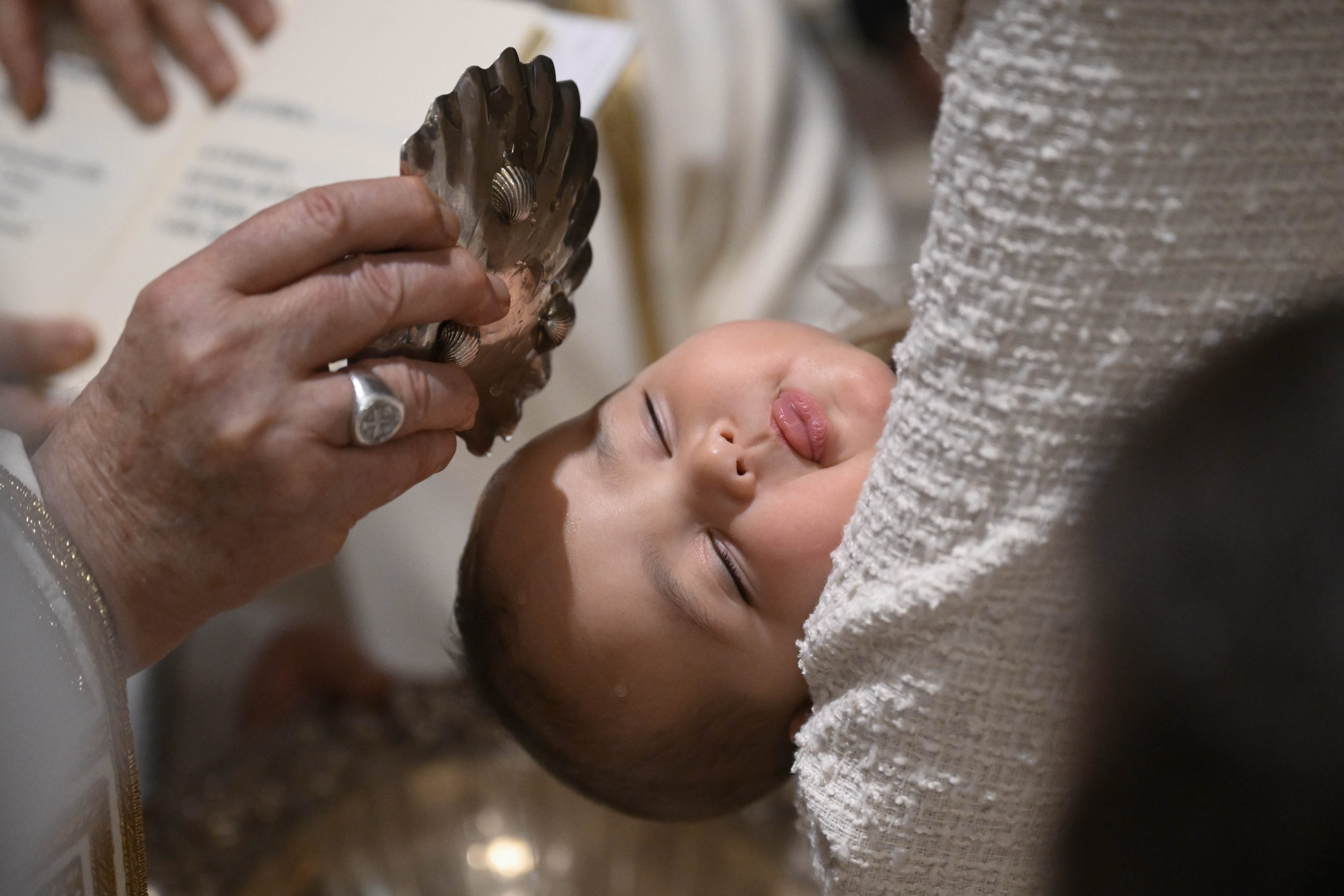 Papa Francesco: battesimi nella Sistina, “se piangono lasciateli piangere,  se hanno fame allattateli” - AgenSIR