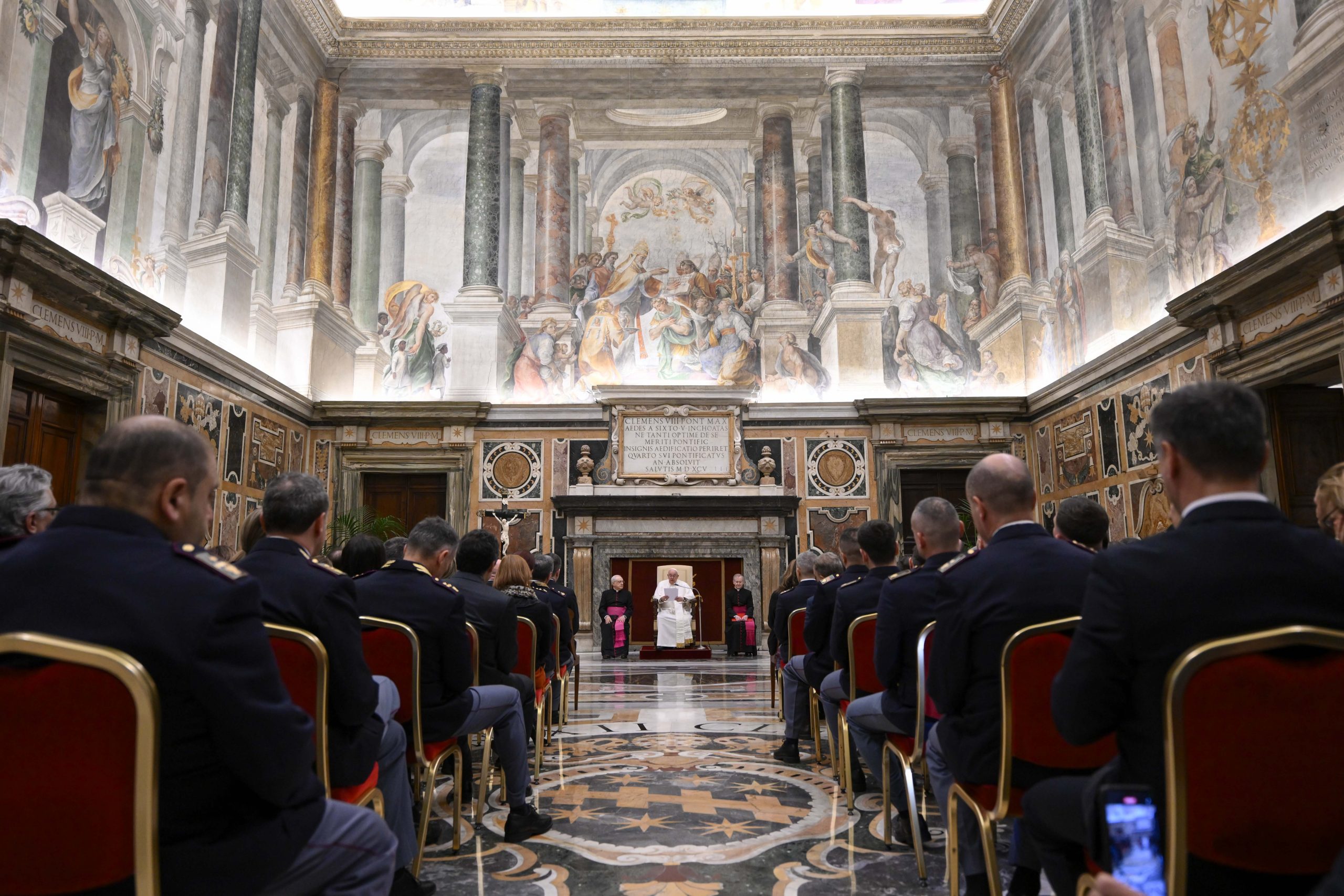 Benanti: l'Intelligenza Artificiale sia al servizio del bene comune -  Vatican News